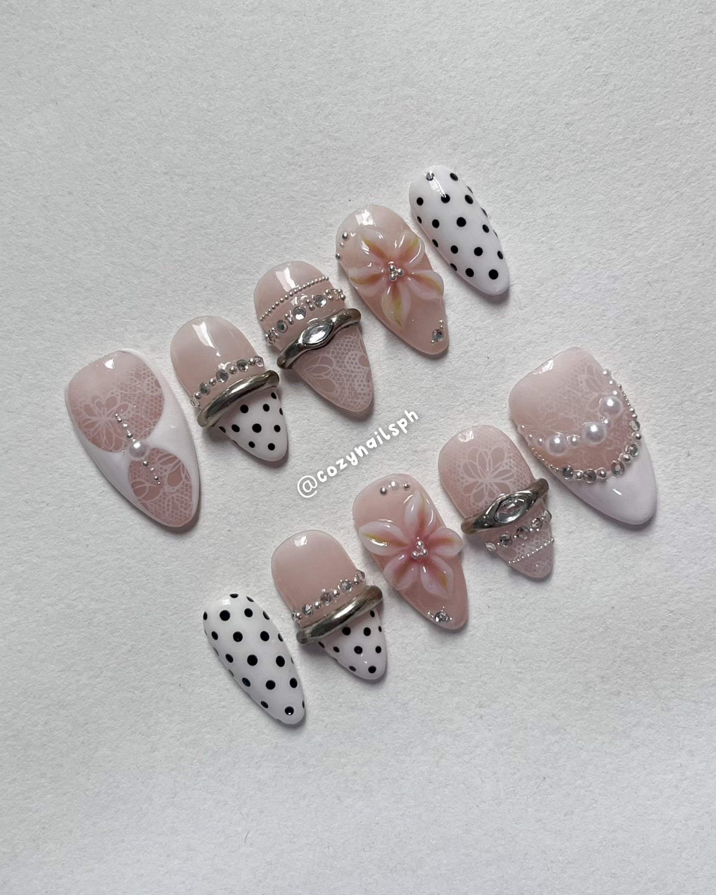 Bangle Press-ons | polka dots | bangle themed | laces nails by cozynailsph