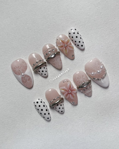 Bangle Press-ons | polka dots | bangle themed | laces nails by cozynailsph