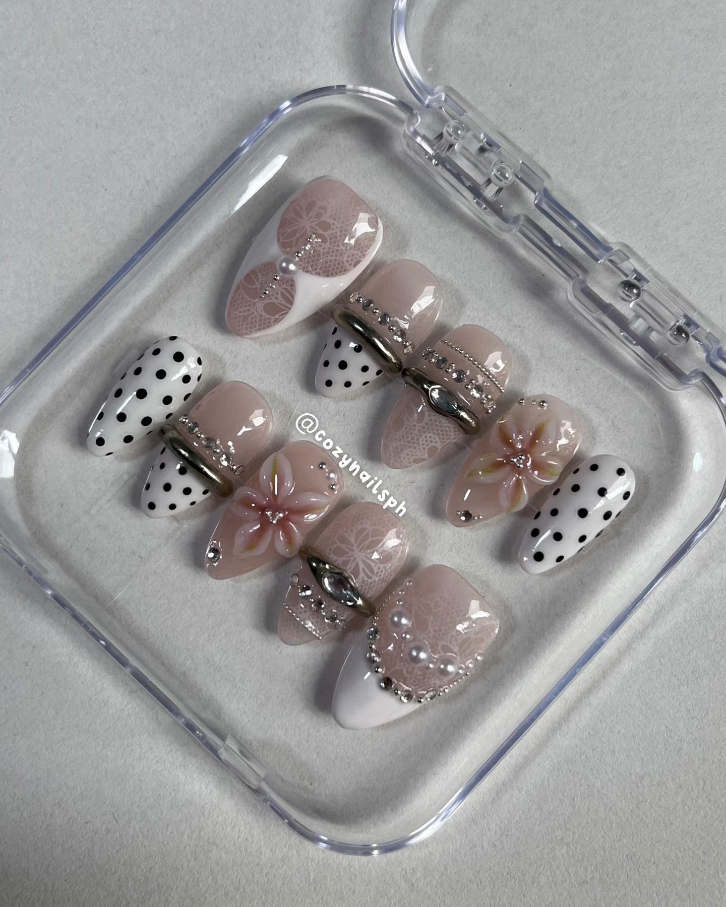 Bangle Press-ons | polka dots | bangle themed | laces nails by cozynailsph