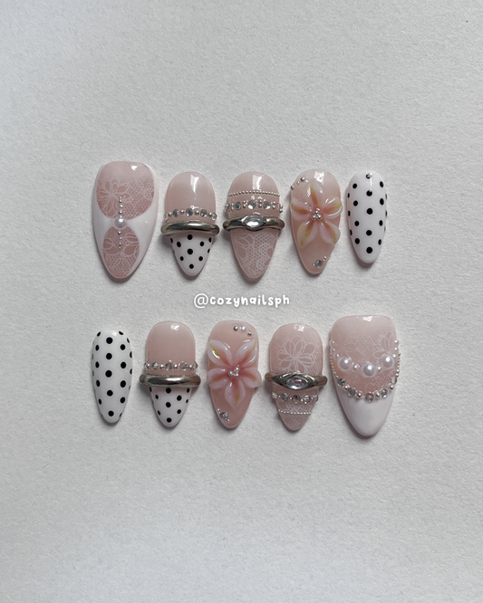 Bangle Press-ons | polka dots | bangle themed | laces nails by cozynailsph