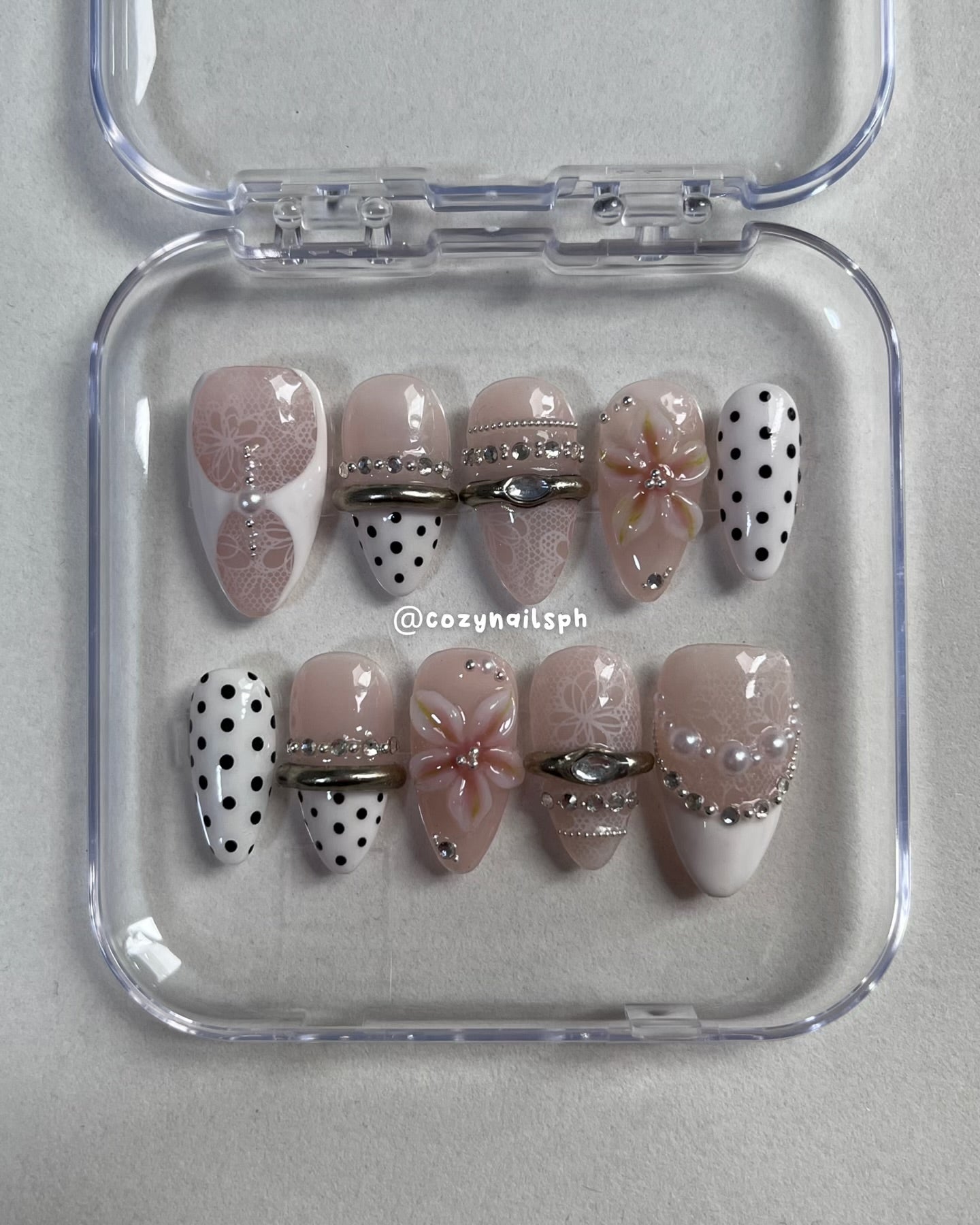 Bangle Press-ons | polka dots | bangle themed | laces nails by cozynailsph