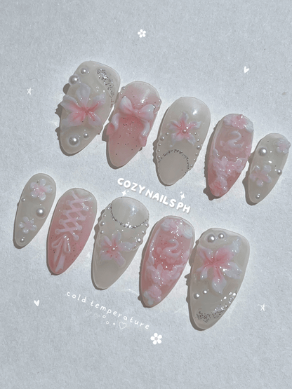 WONDER - color changing set, floral and romantic themed press-ons