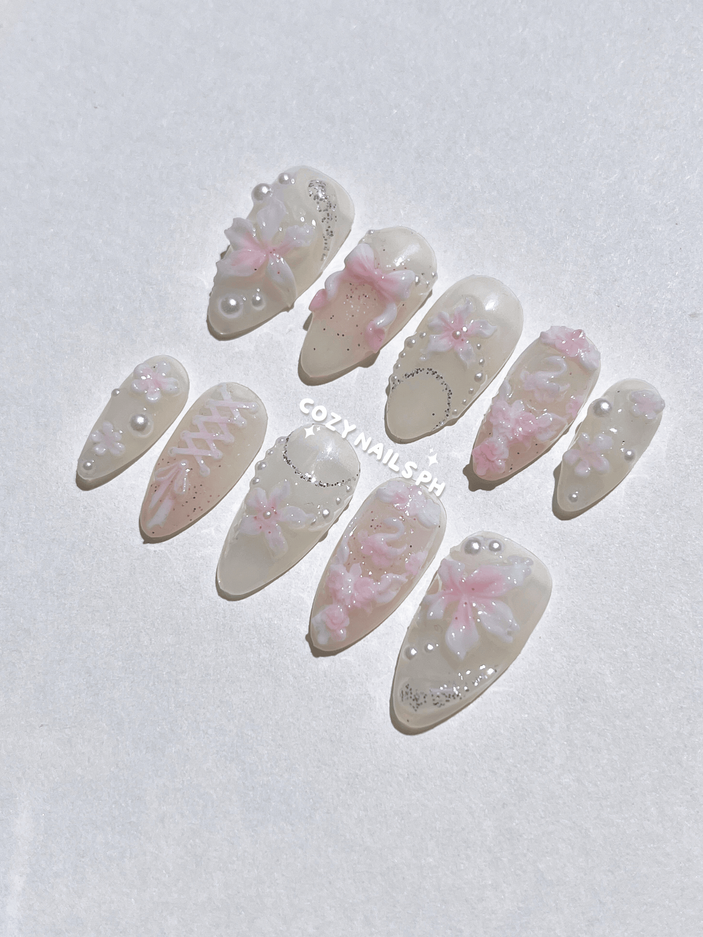 WONDER - color changing set, floral and romantic themed press-ons