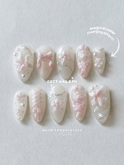 WONDER - color changing set, floral and romantic themed press-ons